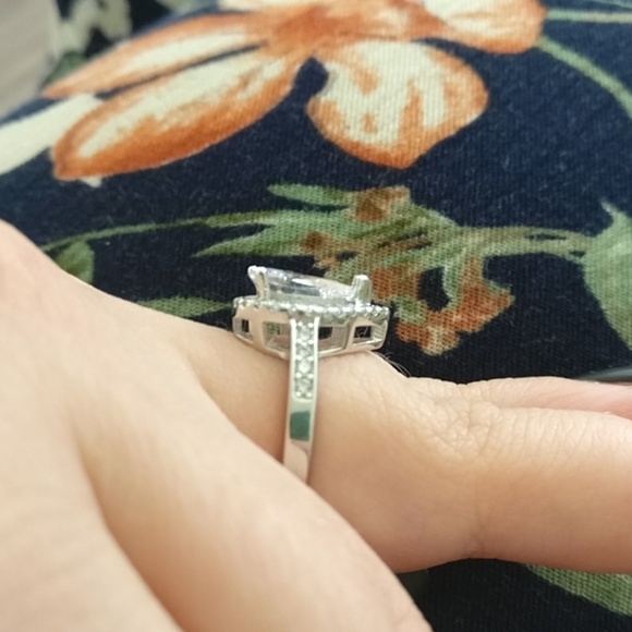 ๐โจ Sterling Pear Halo Ring - Picture 4 of 5